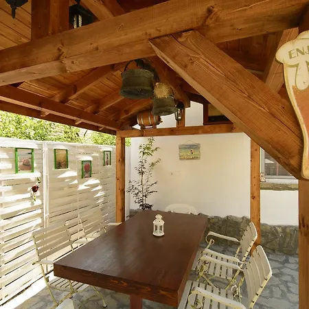 Yanevi Vilă Lozeneț